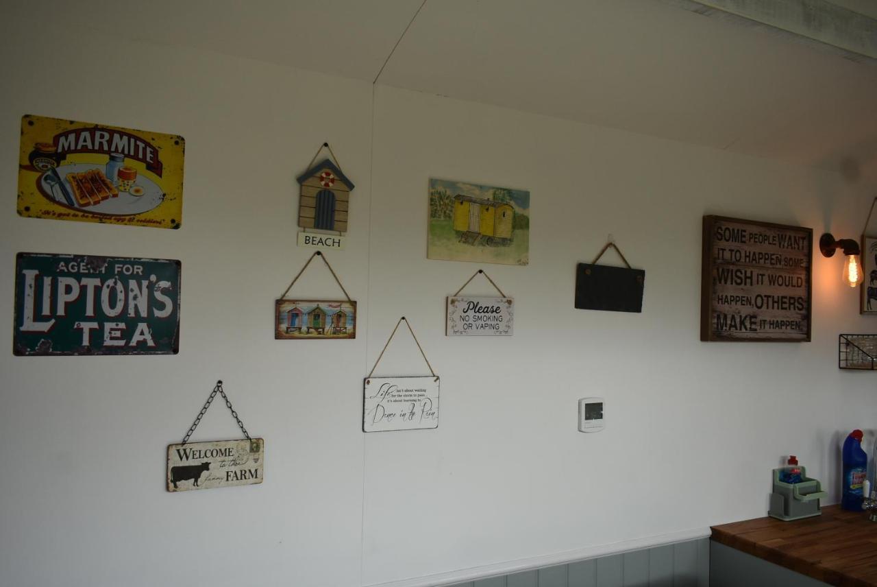 Lanterns Shepherds Huts & Glamping Happisburgh Exteriör bild